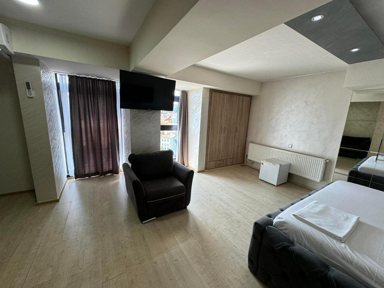 Hotel Pashtriku Gjakova Екстериор снимка