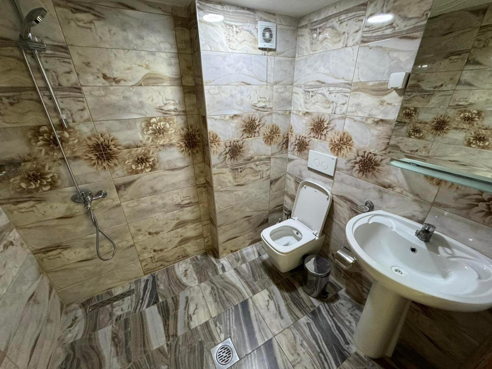 Hotel Pashtriku Gjakova Екстериор снимка